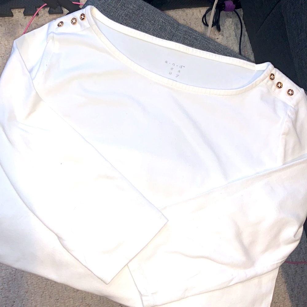White 3 quarter sleeve size med shirt